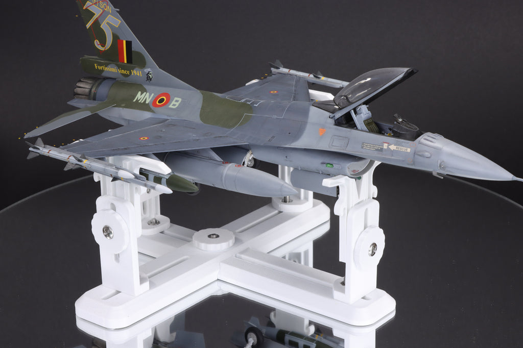 Scale Model Work Stand by The Inner Nerd